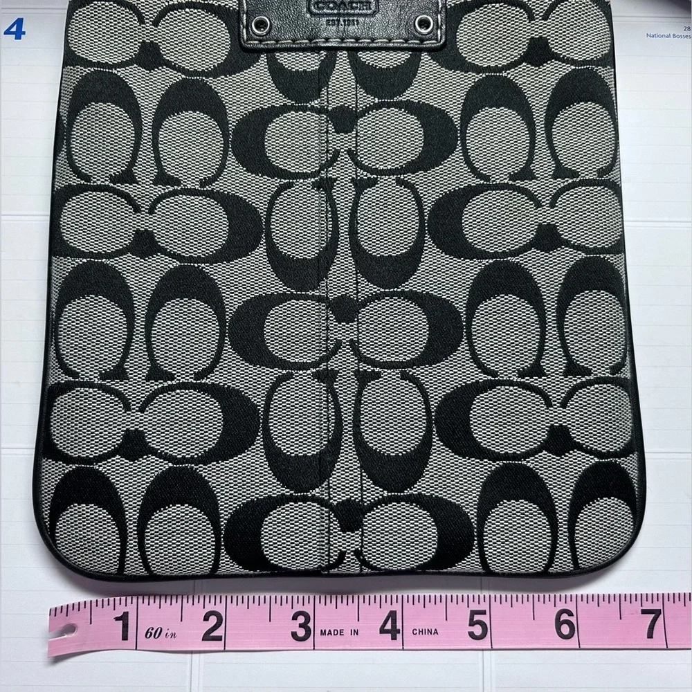 Vintage COACH Black and Cream Crossbody Bag - Picture 8 of 10